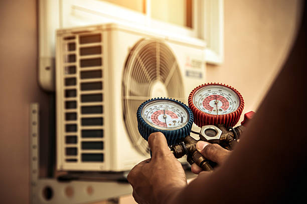 Professional Ac Installation technician working in Fairfield, TX